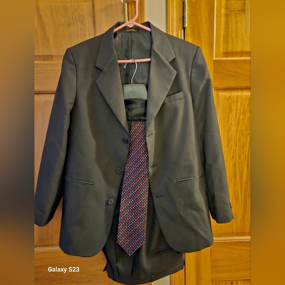 ARROW 2 Piece suit/youth size 18/black.